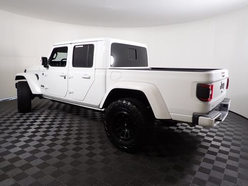 Used 2023 Jeep Gladiator Overland AWD/4WD image 11