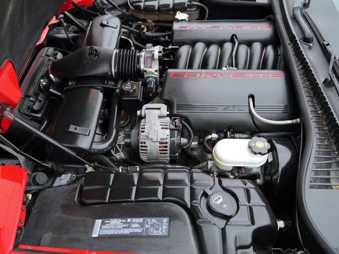 Used 2004 Chevrolet Corvette Convertible w/ Preferred Equipment Group RWD image 11