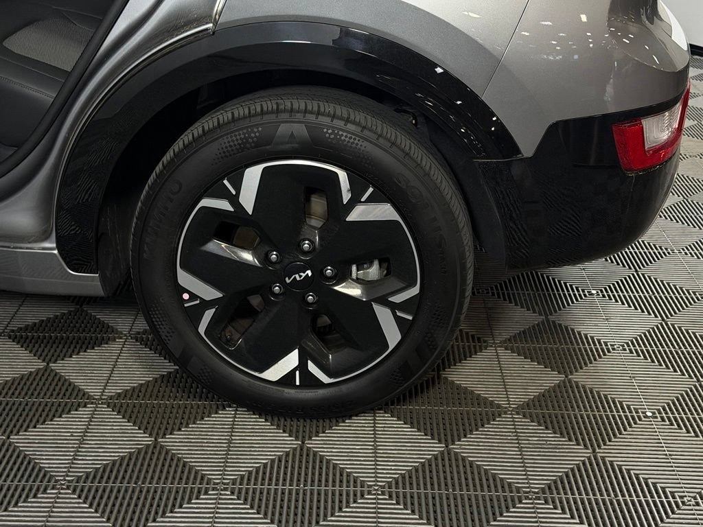 Used 2025 Kia Niro Wind FWD image 11