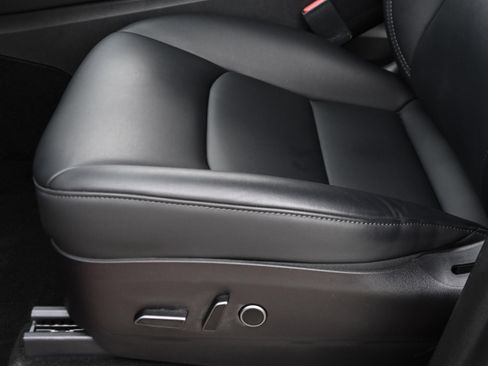 Used 2023 Tesla Model Y Performance image 22