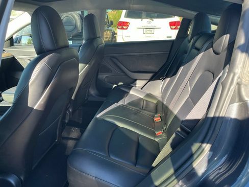 Used 2020 Tesla Model 3 Standard Range RWD image 9