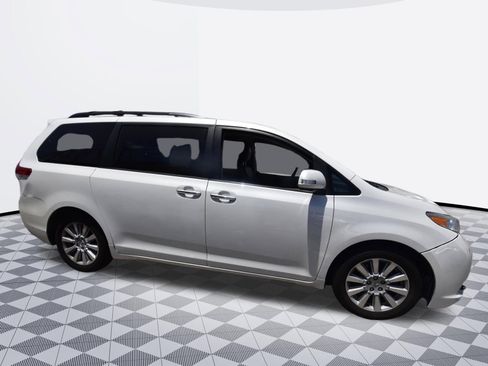 Used 2013 Toyota Sienna Limited AWD/4WD image 3