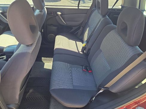 Used 2005 Toyota RAV4 4WD image 19