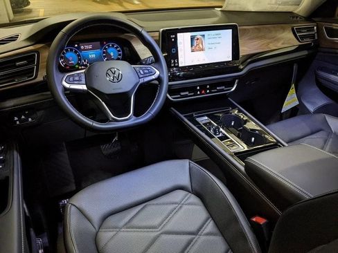 New 2026 Volkswagen Atlas SE w/ Black Wheel Package image 13