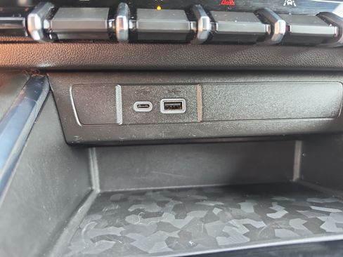 Used 2025 GMC Canyon AT4 AWD/4WD image 31