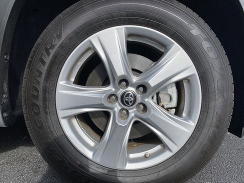 Used 2024 Toyota Highlander LE image 13