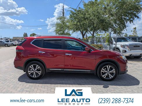 Used 2018 Nissan Rogue SL w/ Premium Package AWD/4WD image 2