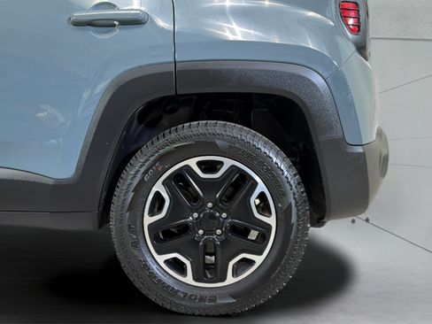 Used 2016 Jeep Renegade Trailhawk AWD/4WD image 37