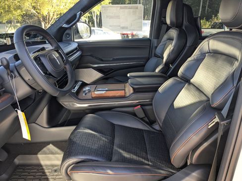 New 2025 Lincoln Navigator L Black Label image 25
