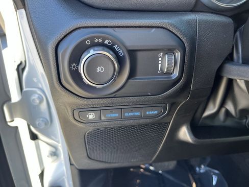 Used 2023 Jeep Wrangler Sahara image 19