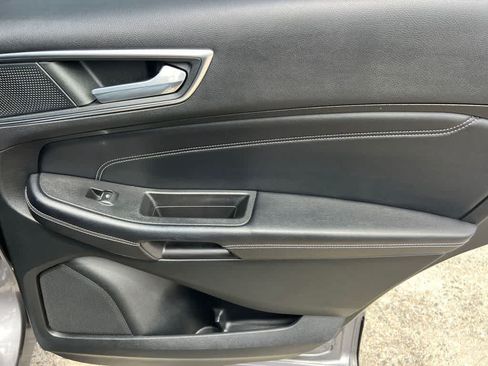 Used 2022 Ford Edge Titanium AWD/4WD image 16