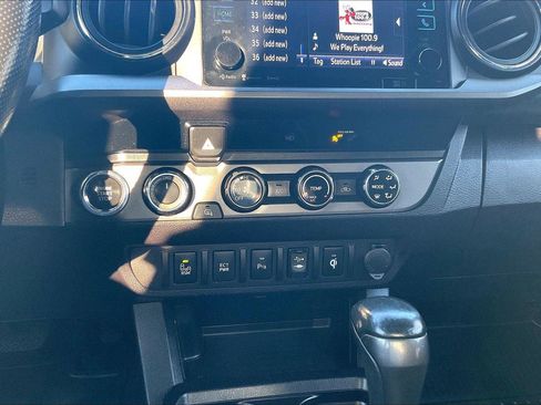 Used 2018 Toyota Tacoma TRD Sport image 23