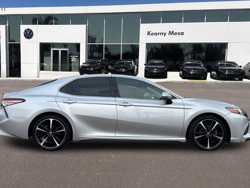 Used 2018 Toyota Camry XSE image 3