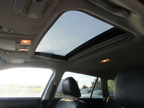 Used 2017 Subaru Outback 2.5i Limited image 7