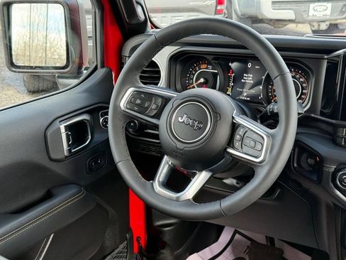 Certified 2025 Jeep Wrangler Unlimited Sahara AWD/4WD image 11