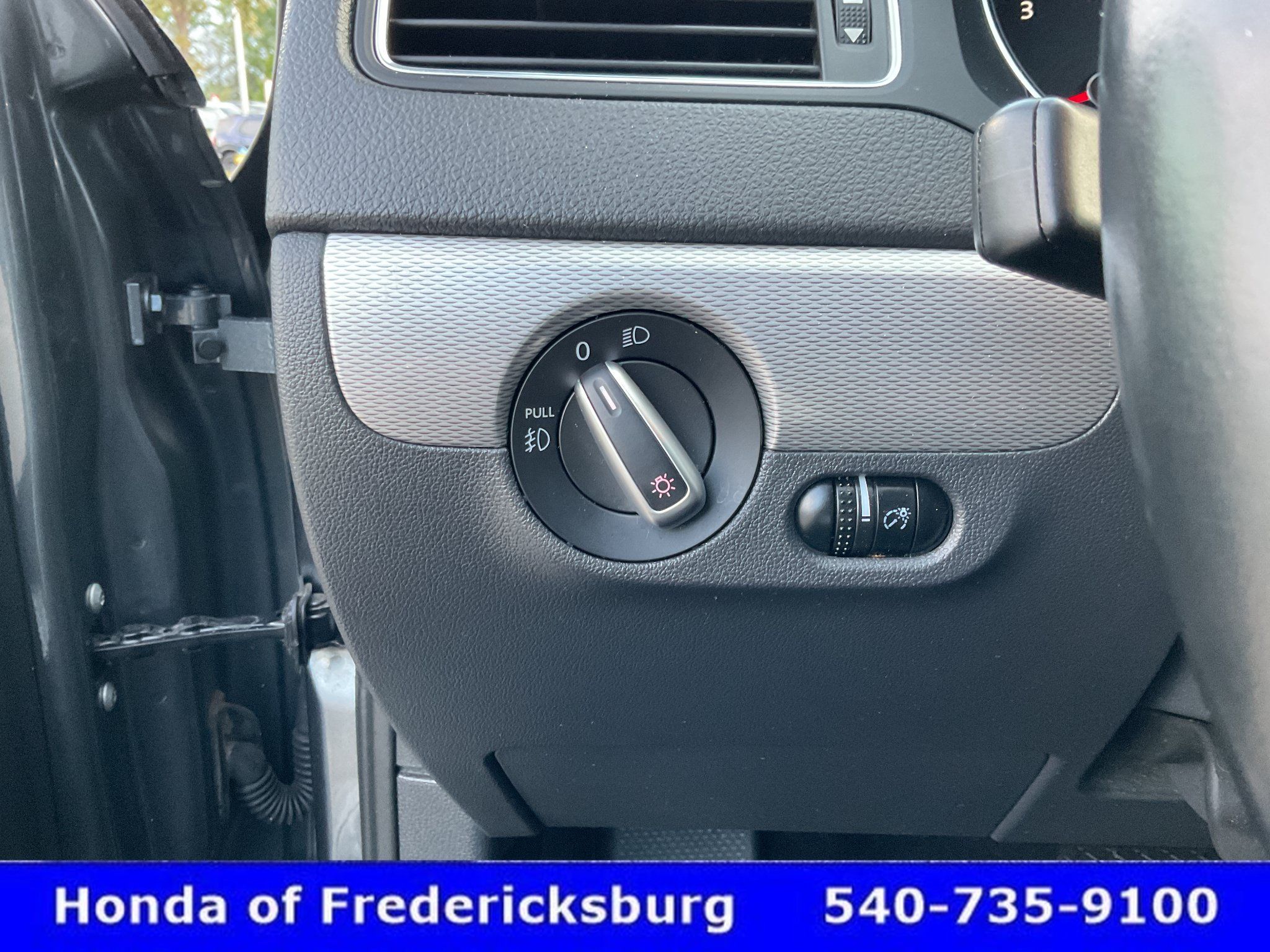 Used 2015 Volkswagen Jetta SE FWD image 43