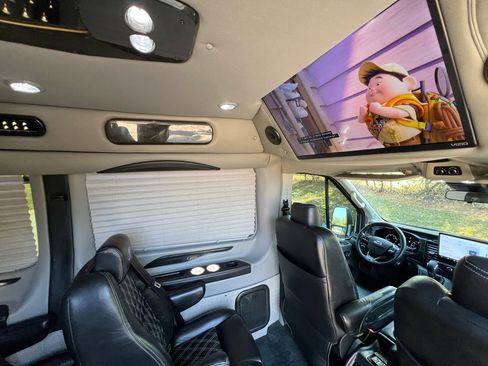 Used 2022 Ford Transit 250 Medium Roof AWD image 49