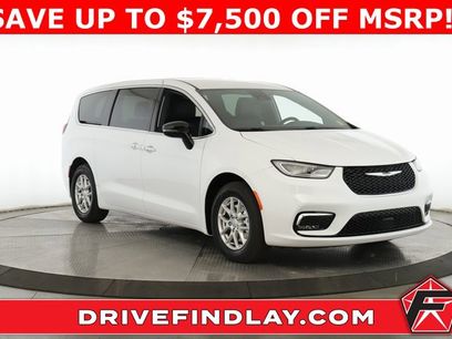 New 2026 Chrysler Pacifica Select