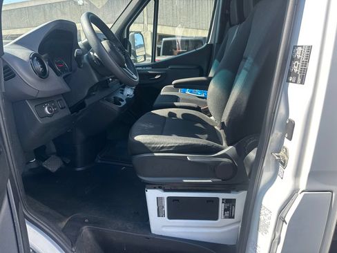Used 2024 Mercedes-Benz Sprinter 3500 image 3