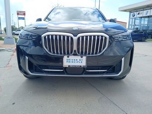 Used 2025 BMW X5 xDrive50e image 2