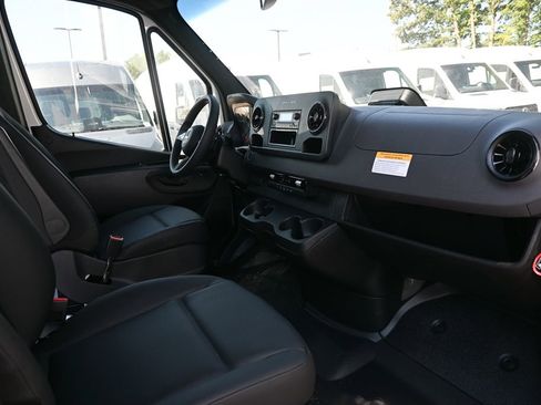 Used 2025 Mercedes-Benz Sprinter 2500 image 20