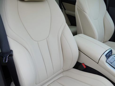 Used 2022 BMW X5 sDrive40i w/ Premium Package RWD image 13