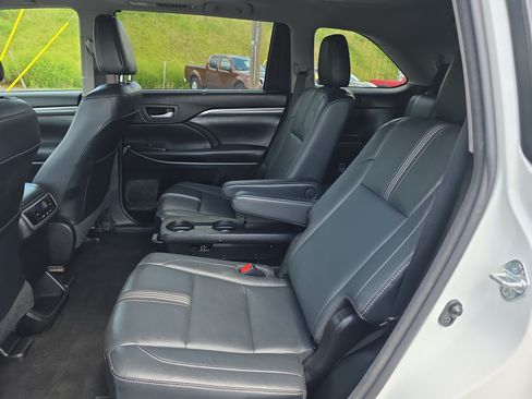 Used 2018 Toyota Highlander SE AWD/4WD image 13