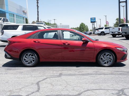 Used 2024 Hyundai Elantra SEL FWD image 4