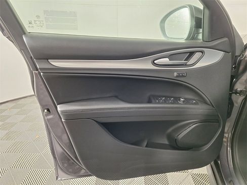New 2025 Alfa Romeo Stelvio Sprint w/ Convenience Package image 17