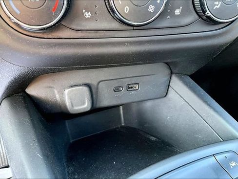 Used 2024 Chevrolet Trax RS FWD image 33