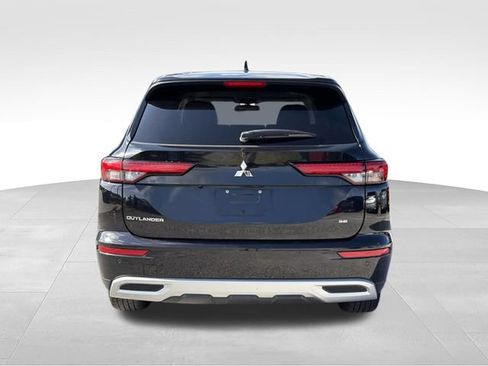 Used 2023 Mitsubishi Outlander SE FWD image 4