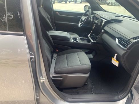 New 2026 GMC Acadia Elevation image 14