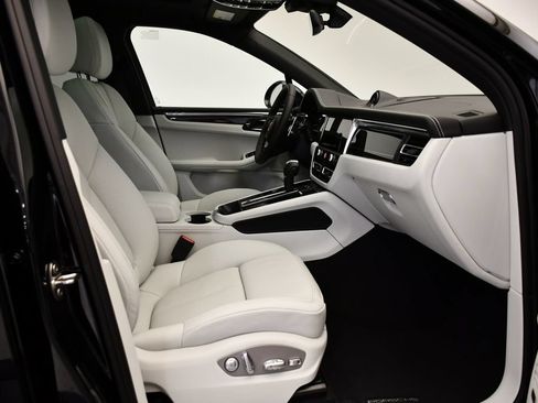 Certified 2026 Porsche Macan Turbo AWD/4WD image 50