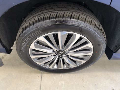 New 2025 INFINITI QX80 Luxe image 13