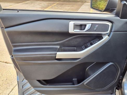 Used 2022 Ford Explorer XLT image 15