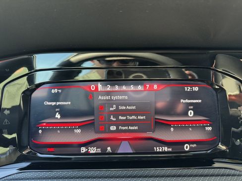 Used 2022 Volkswagen Golf R image 19