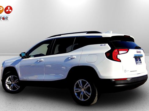 Used 2022 GMC Terrain SLE w/ Driver Convenience Package image 5