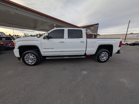 Used 2017 GMC Sierra 2500 Denali w/ Duramax Plus Package image 4