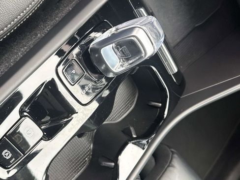 Certified 2024 Volvo XC40 B5 Plus w/ Protection Package Premier image 17