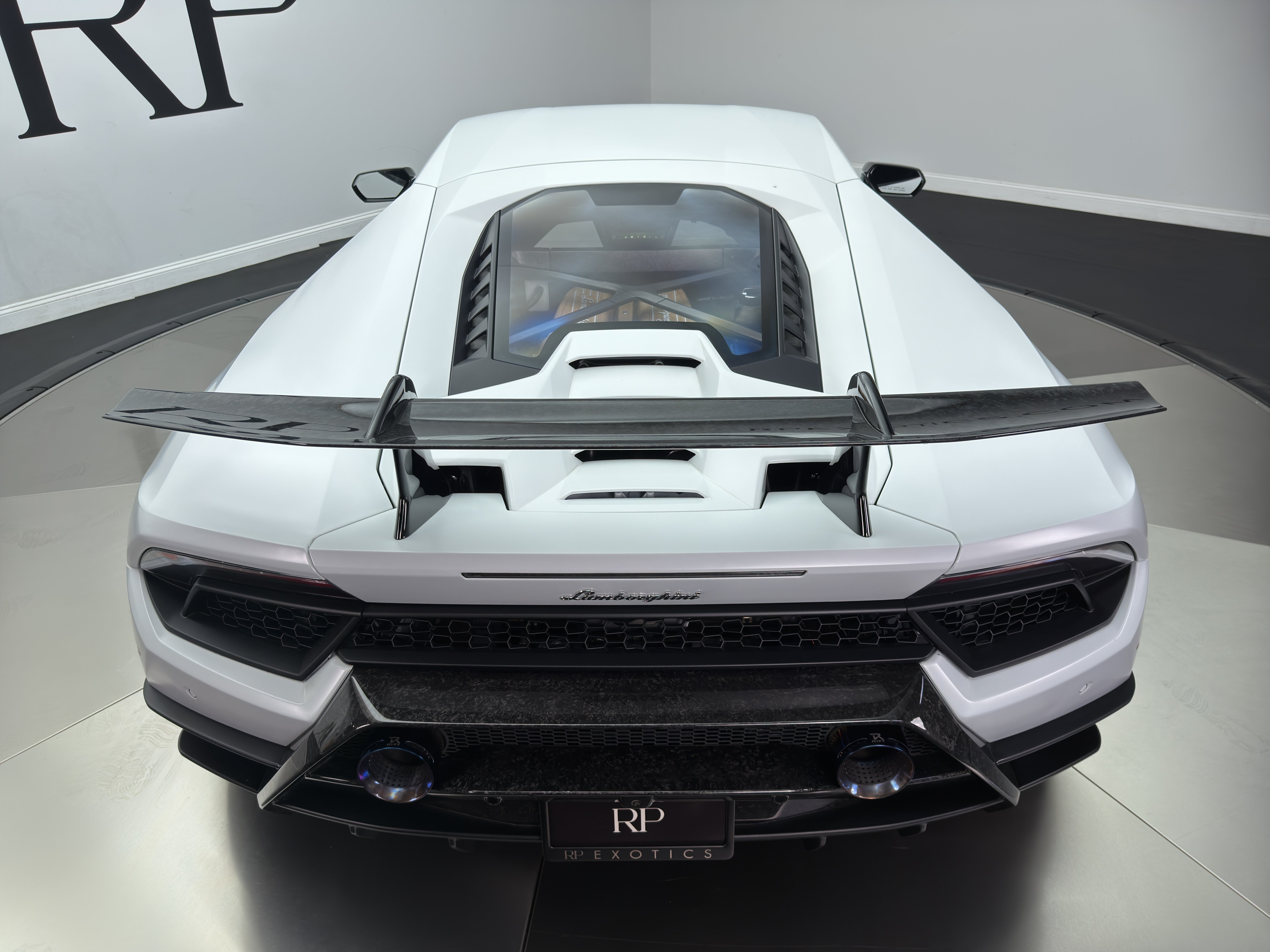 Used 2018 Lamborghini Huracan Performante AWD/4WD image 11