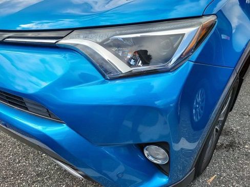 Used 2017 Toyota RAV4 XLE w/ Convenience Package AWD/4WD image 10