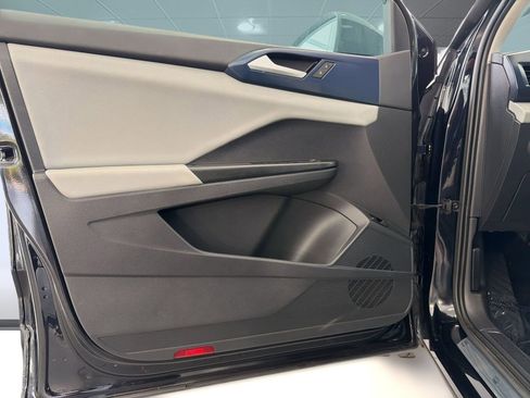 Used 2022 Volkswagen Taos SE w/ Panoramic Sunroof Package image 21