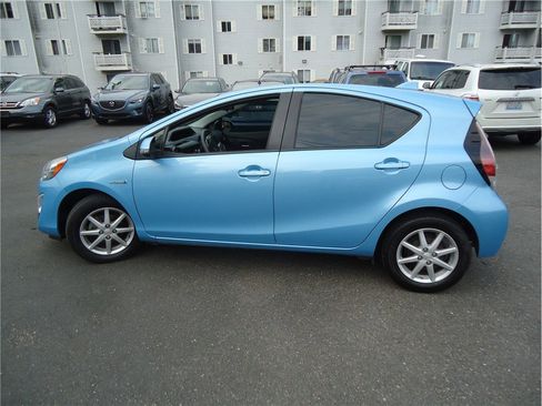 Used 2016 Toyota Prius C Three image 9