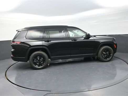 New 2025 Jeep Grand Cherokee L Altitude image 8