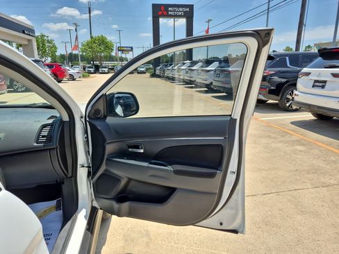 Used 2021 Mitsubishi Outlander Sport LE FWD image 70