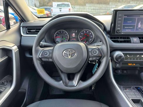 Used 2020 Toyota RAV4 LE image 19