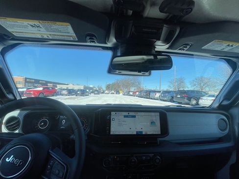 Used 2025 Jeep Wrangler Sport S image 33