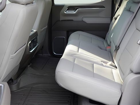 New 2026 GMC Sierra 1500 SLT image 23