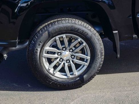 Used 2024 Chevrolet Colorado LT w/ LT Convenience Package III image 9