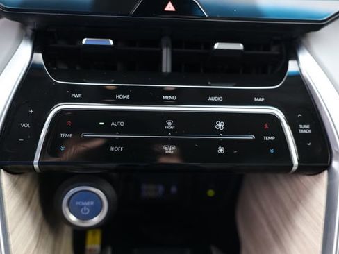 Used 2022 Toyota Venza XLE image 29